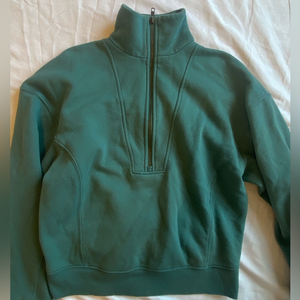 UNIVERSAL THREAD QUARTER ZIP!